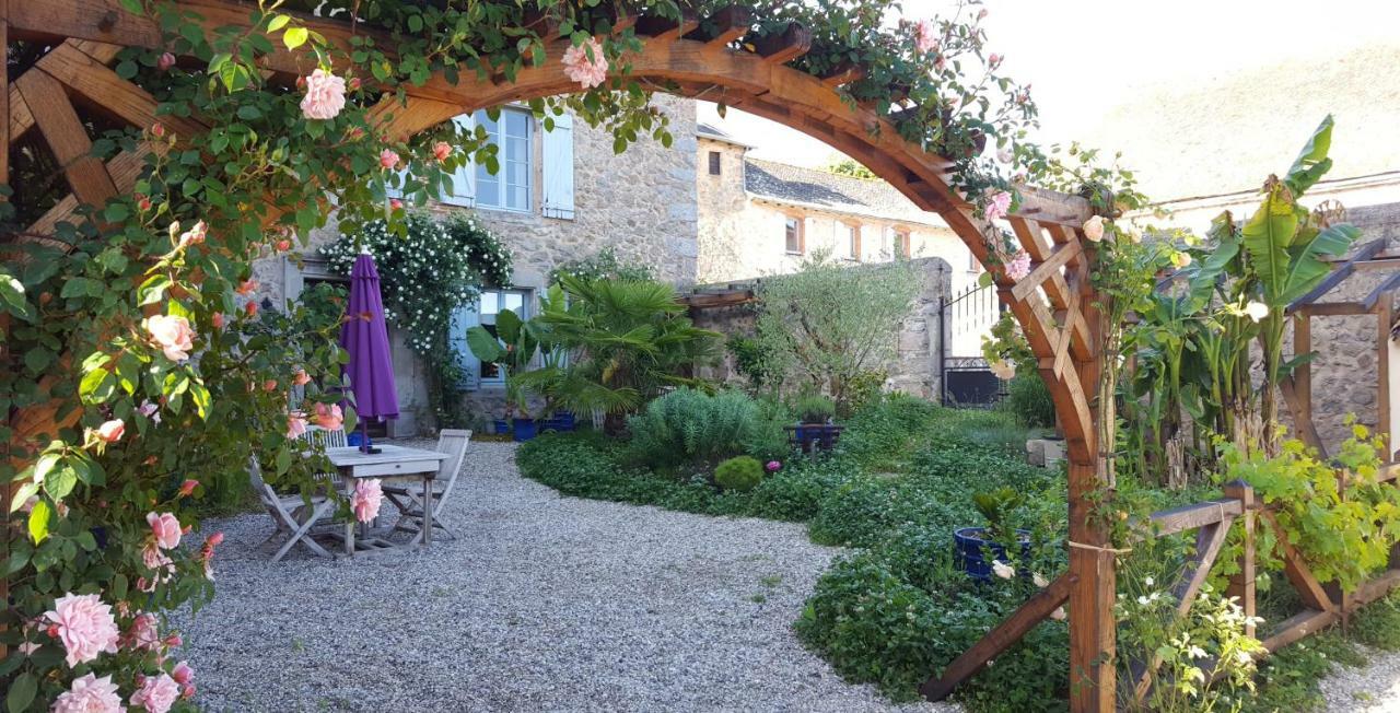 Chambres D'Hotes Du Presbytere La Bastide-l'Eveque Dış mekan fotoğraf